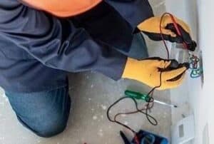 Schimbat circuit instalatie electrica - modernizare prize - intrerupatoare